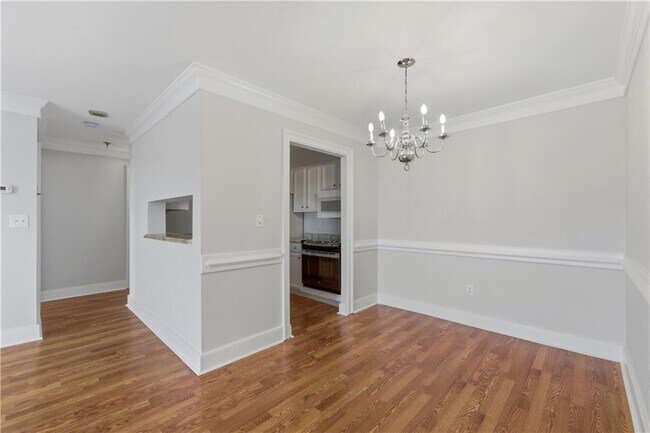 Building Photo - 300 Johnson Ferry Rd