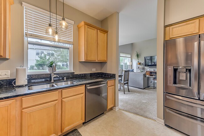 Building Photo - 2172 Sunrise Cir