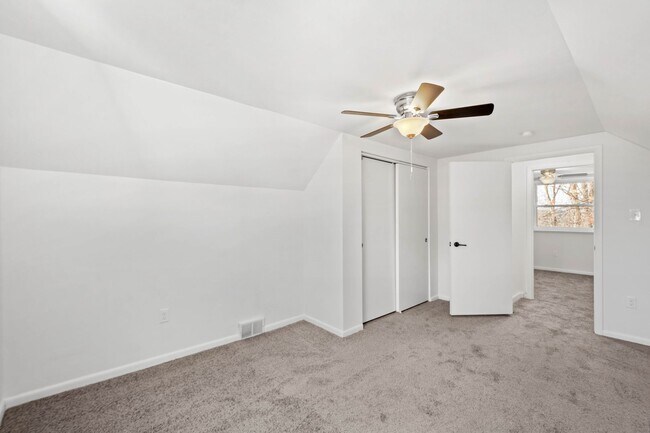 Building Photo - READY FOR JULY 1ST! Don't miss this UPDATED 3-bedroom!