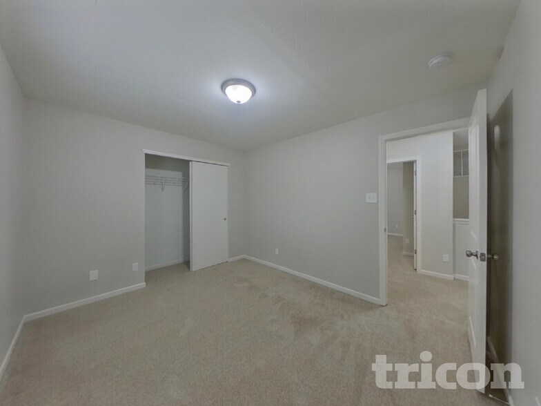 Building Photo - 907 Swearngan Ridge Ct