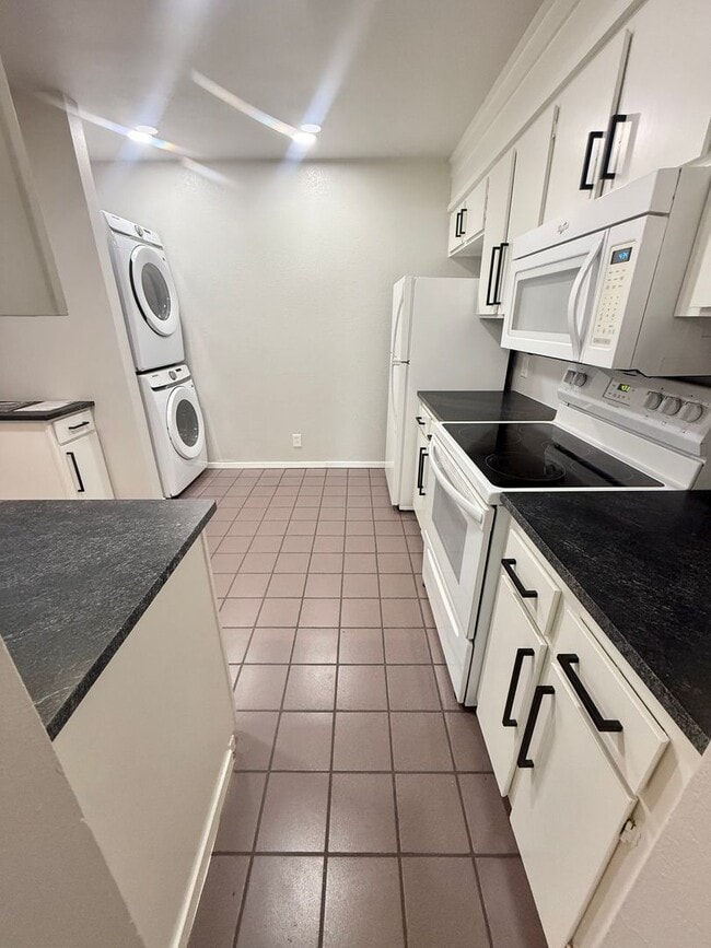 Building Photo - 18135 Serenity Way
