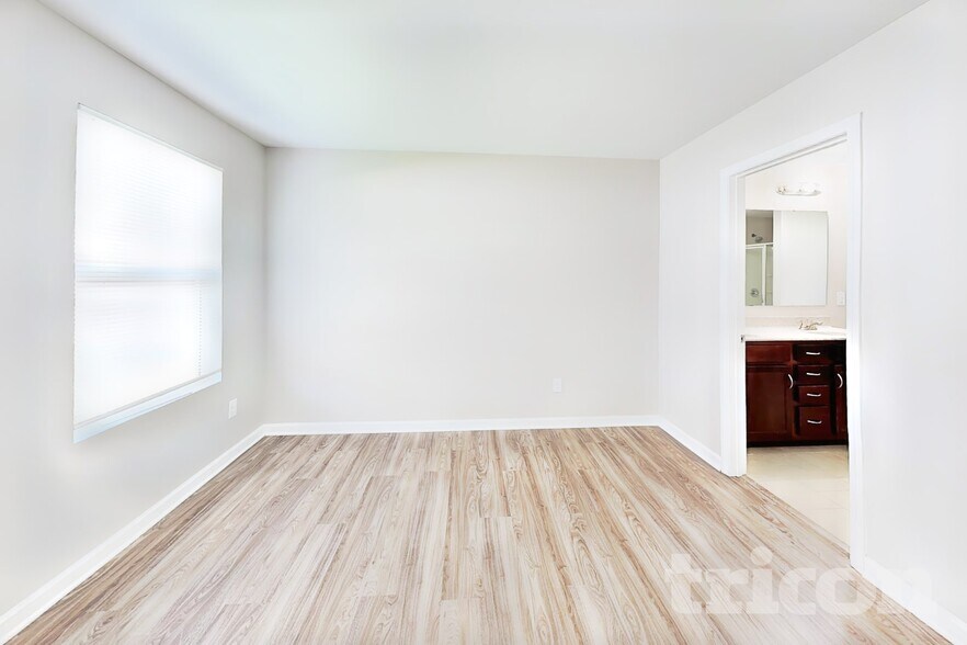Building Photo - 1705 Sawtooth Ct
