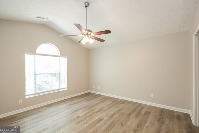 Building Photo - 3054 Aberdeen Way