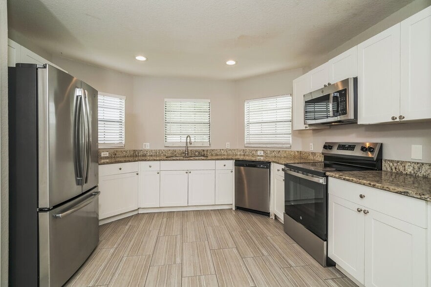 Building Photo - 8179 Woodvine Cir