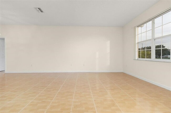 Building Photo - 411 Tamarind Parke Ln