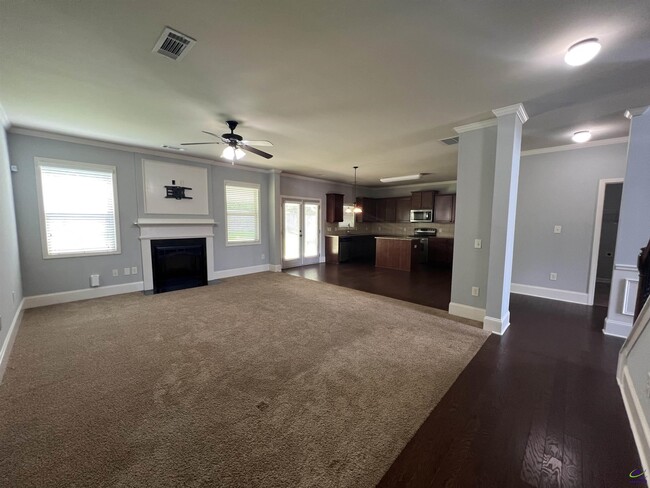 Building Photo - 204 Arden Dr