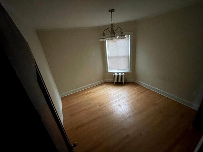 Building Photo - 4044 N Kilbourn Ave