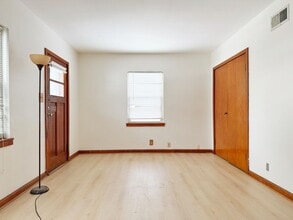 Building Photo - 1339 E Illinois St, Evansville, one bedroom, one bathroom