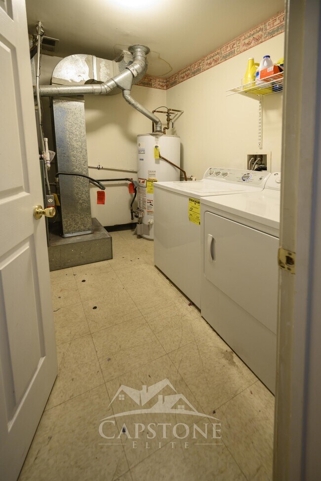 Building Photo - 236 Warren St