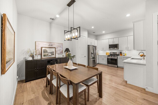 Building Photo - 8817 Hollister Pine Ct