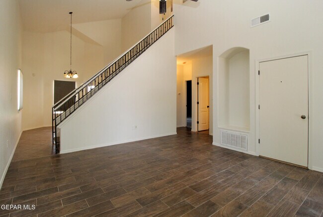 Building Photo - 2210 Hannah Leigh St