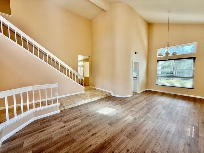 Building Photo - Nice 2 Story Family Home