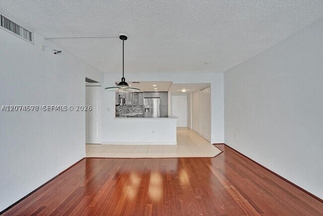 Building Photo - 20505 E Country Club Dr