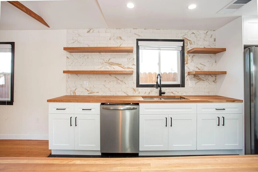 Building Photo - 2956 Finch St