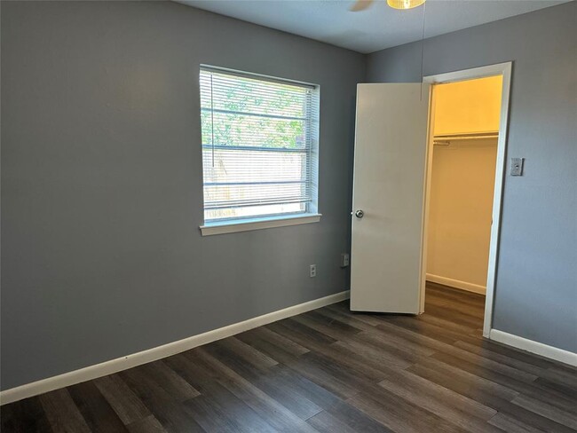Building Photo - 12011 Carriage Ridge Ct