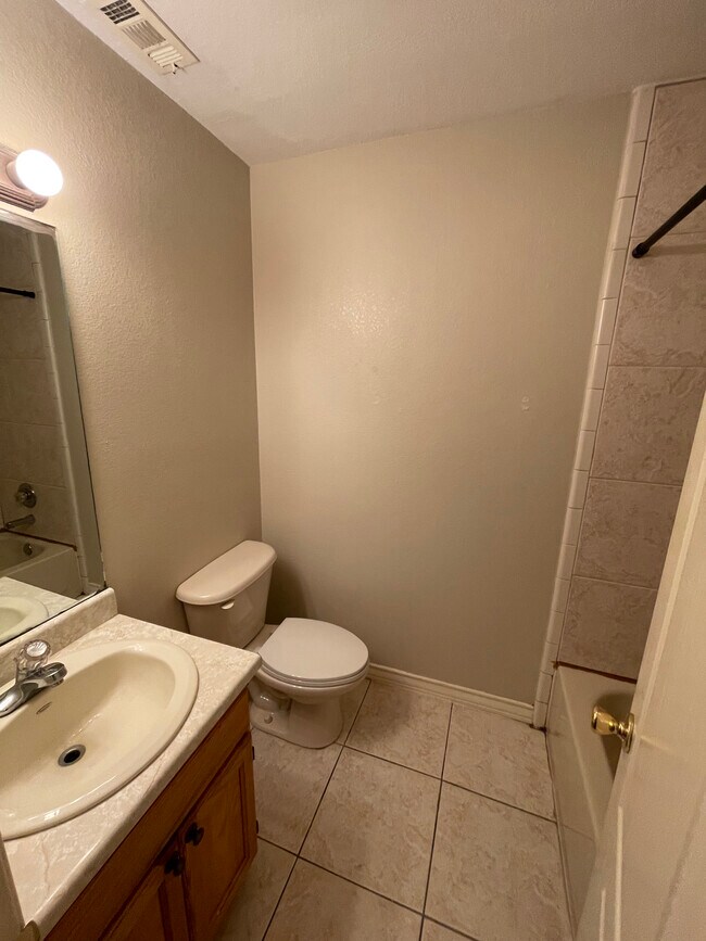 Upstairs bathroom - 1020 Dickey Ln
