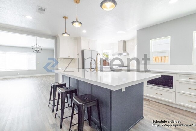 Building Photo - 5912 Laguna Villa Way