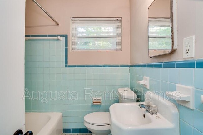 Building Photo - 2004 Shark Dr