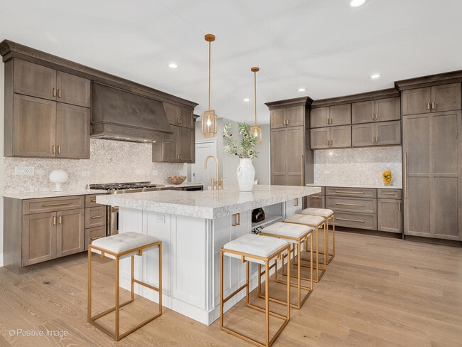 Building Photo - 608 W 55th St