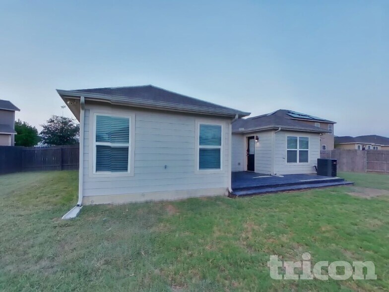 Building Photo - 14210 Bridgeview Ln