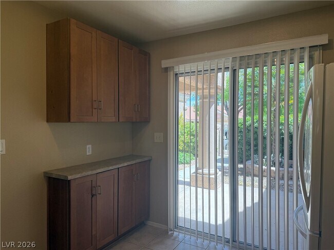 Building Photo - 2425 Showcase Dr