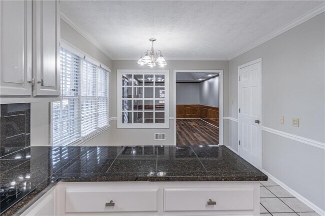 Building Photo - 736 Singley Dr