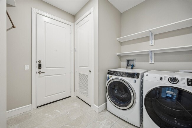 Building Photo - 9757 Katy Fwy