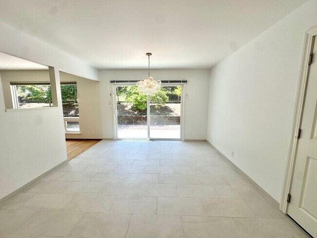 Building Photo - Charming Terra Linda Home in San Rafael