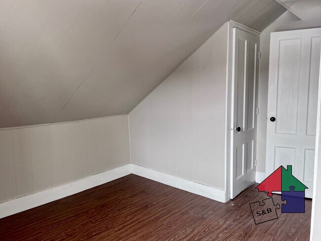 Building Photo - Cozy 3BR Cottage - Heat Included!