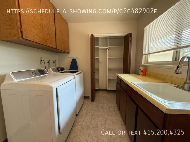Building Photo - 740 Woodcrest Ln