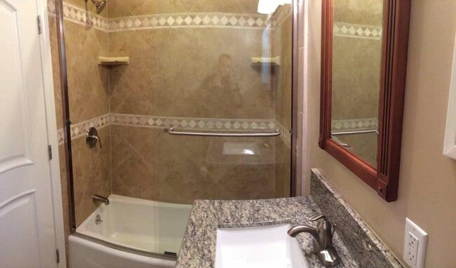 Building Photo - 71 Suffolk Ave