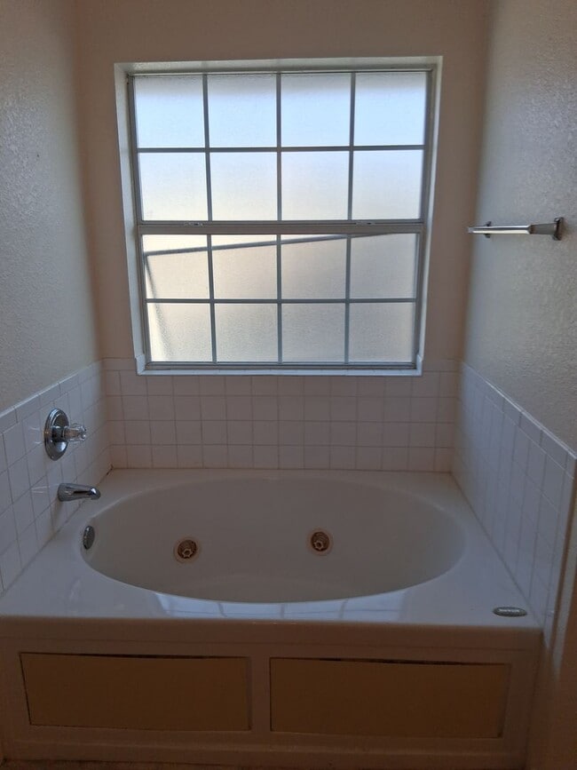 Building Photo - New Carpet & Paint