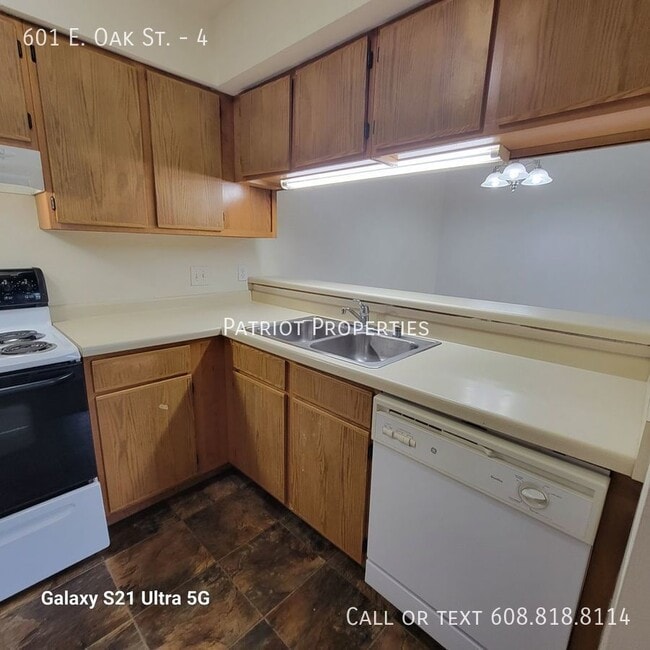 Primary Photo - 601 E Oak St