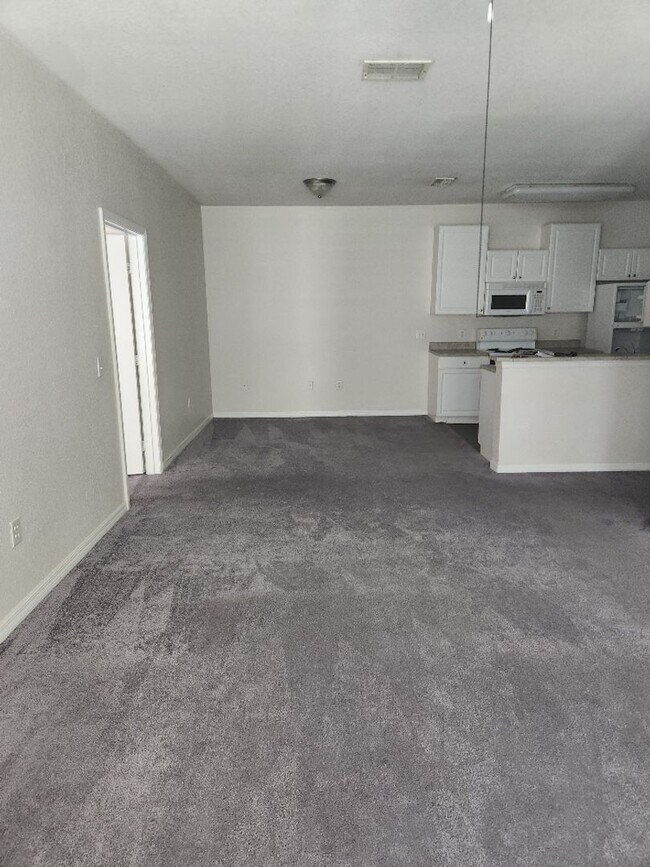 Building Photo - 6008