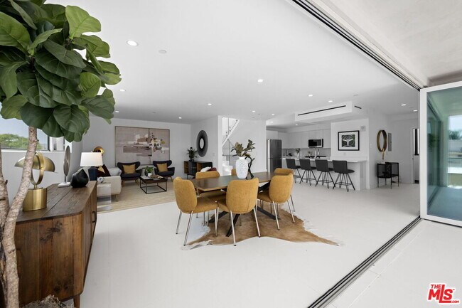 Building Photo - 621 Kings Rd