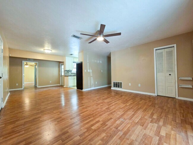 Building Photo - Beautiful 3/2 in Springtree