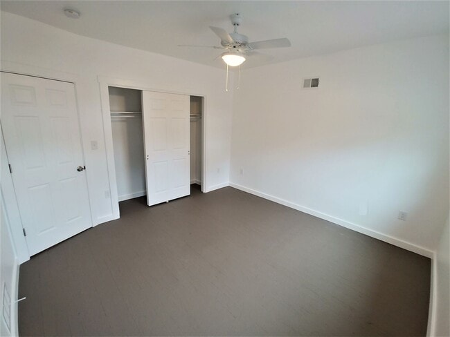 Building Photo - GORGEOUS, large 3 bedroom stand alone hous...