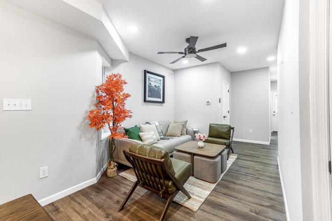 Building Photo - 515 Delamore Pl