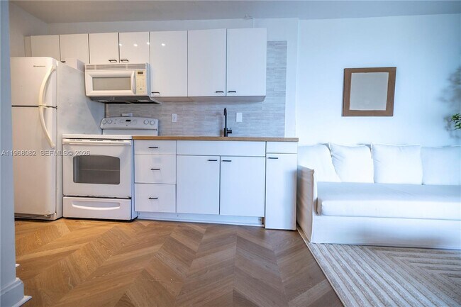 Building Photo - 1255 Collins Ave