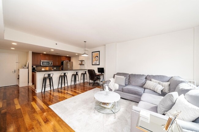 Building Photo - 800 Jackson St