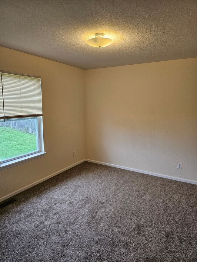 Building Photo - 4409-11 Derby Ridge Dr