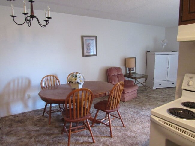 Building Photo - Large One Bedroom w/ Heat & Water Paid