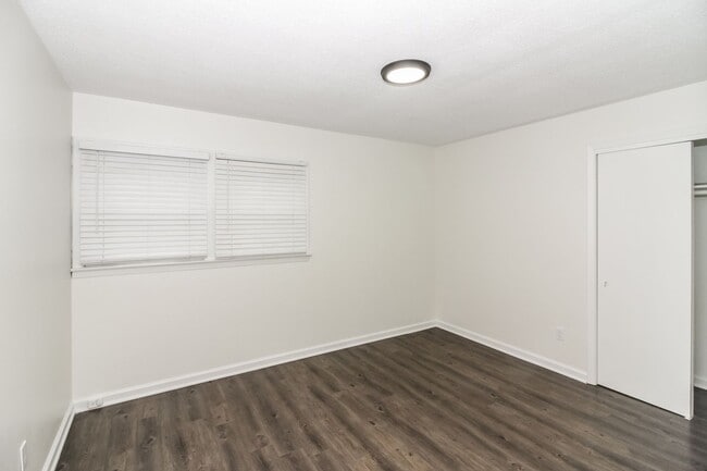 Building Photo - Beautifully Renovated Modern House in Normandy Meadows East!