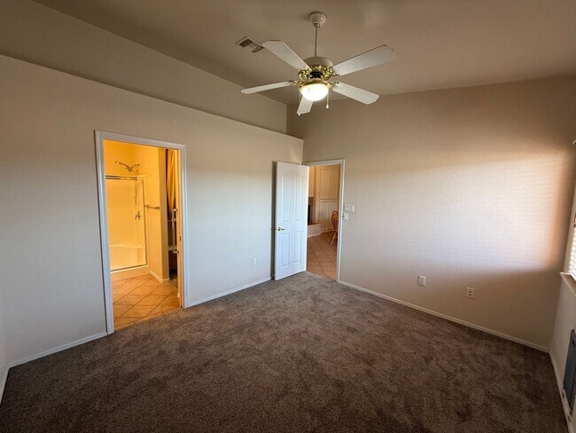 Building Photo - Yuma Meadows Townhouse - Furnished or Unfurnished