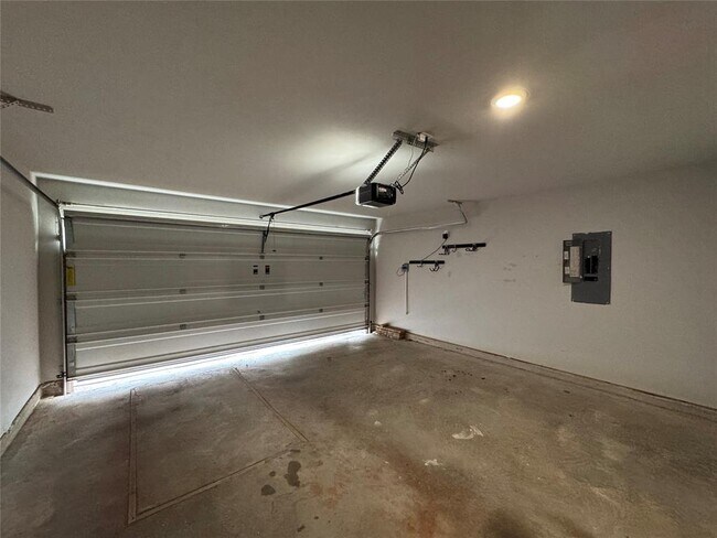 Building Photo - 14237 Babbling Brook Dr