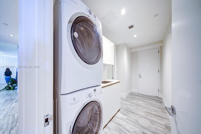 Building Photo - 10203 Collins Ave