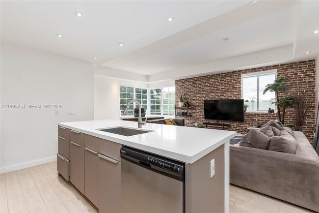 Building Photo - 820 Euclid Ave