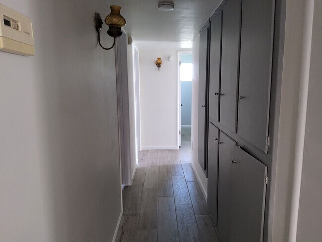 Building Photo - 2801 El Berrendo Ave., Bakersfield, CA 93304