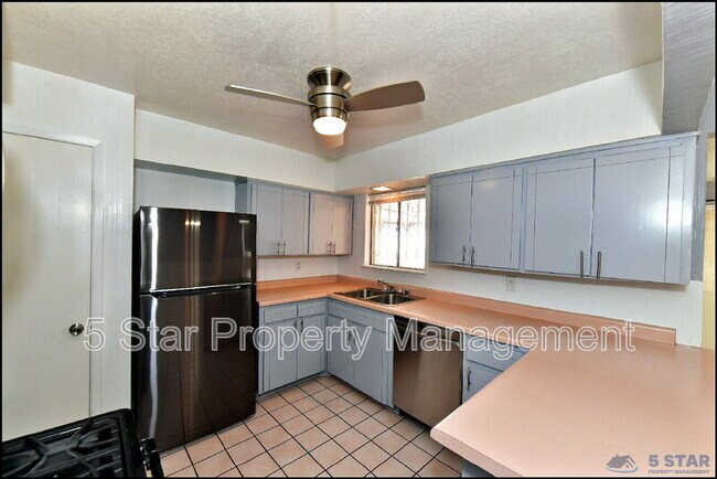 Building Photo - 5613 Creston Ave