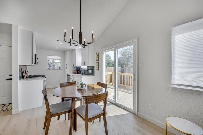 Building Photo - 2104 Andover Dr